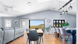 Dining - Lovely Laffing Waters - Modern + Peaceful with Gym (Laffing Waters)