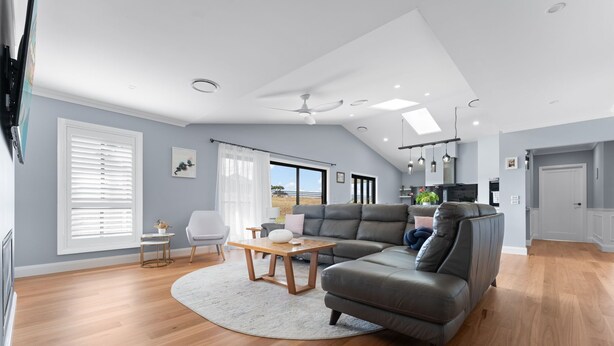 TV, offices - Lovely Laffing Waters - Modern + Peaceful with Gym (Laffing Waters)