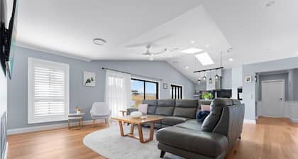 Lovely Laffing Waters - Modern + Peaceful with Gym