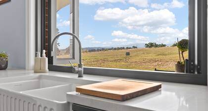 Lovely Laffing Waters - Modern + Peaceful with Gym