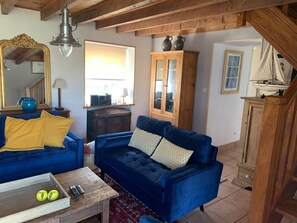 TV, DVD player - Seaside house with garden (Plougoulm)