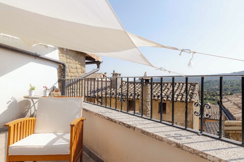 Typical rural house in the center of Murillo with charm and tranquility.