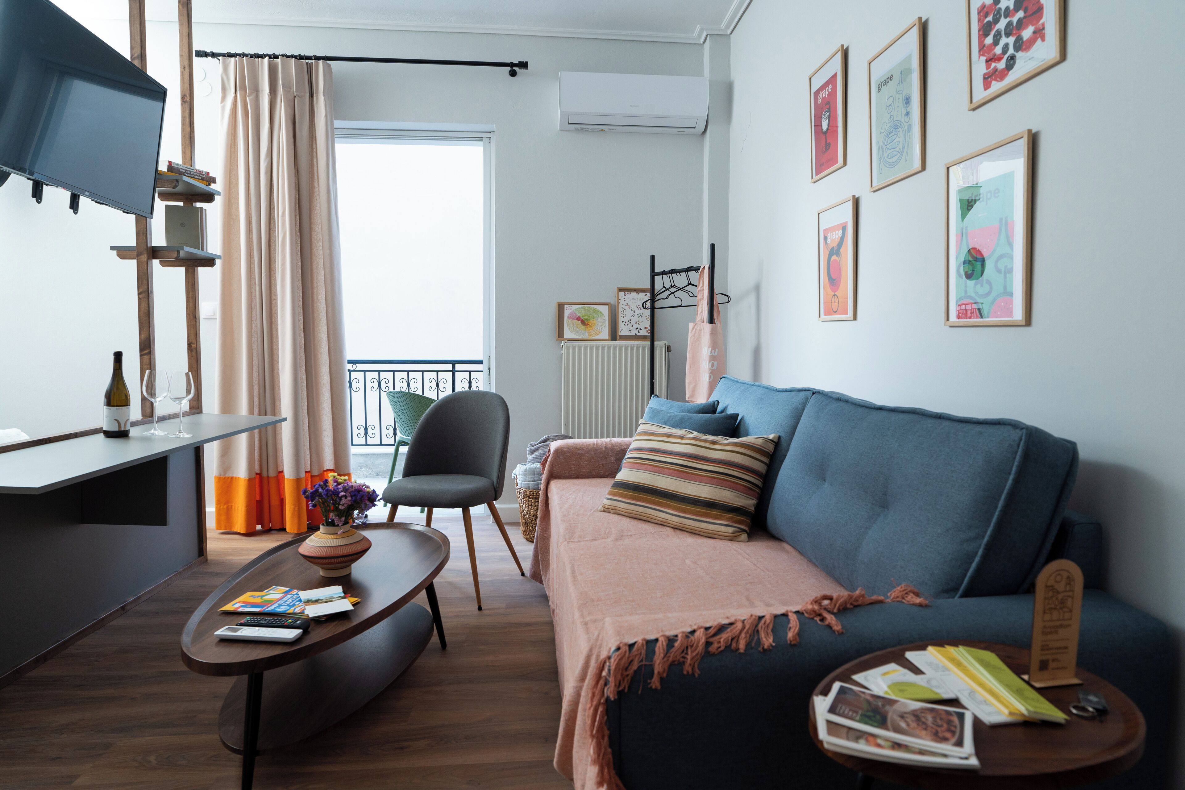 City Room, 1 Bedroom, Courtyard View | Living area