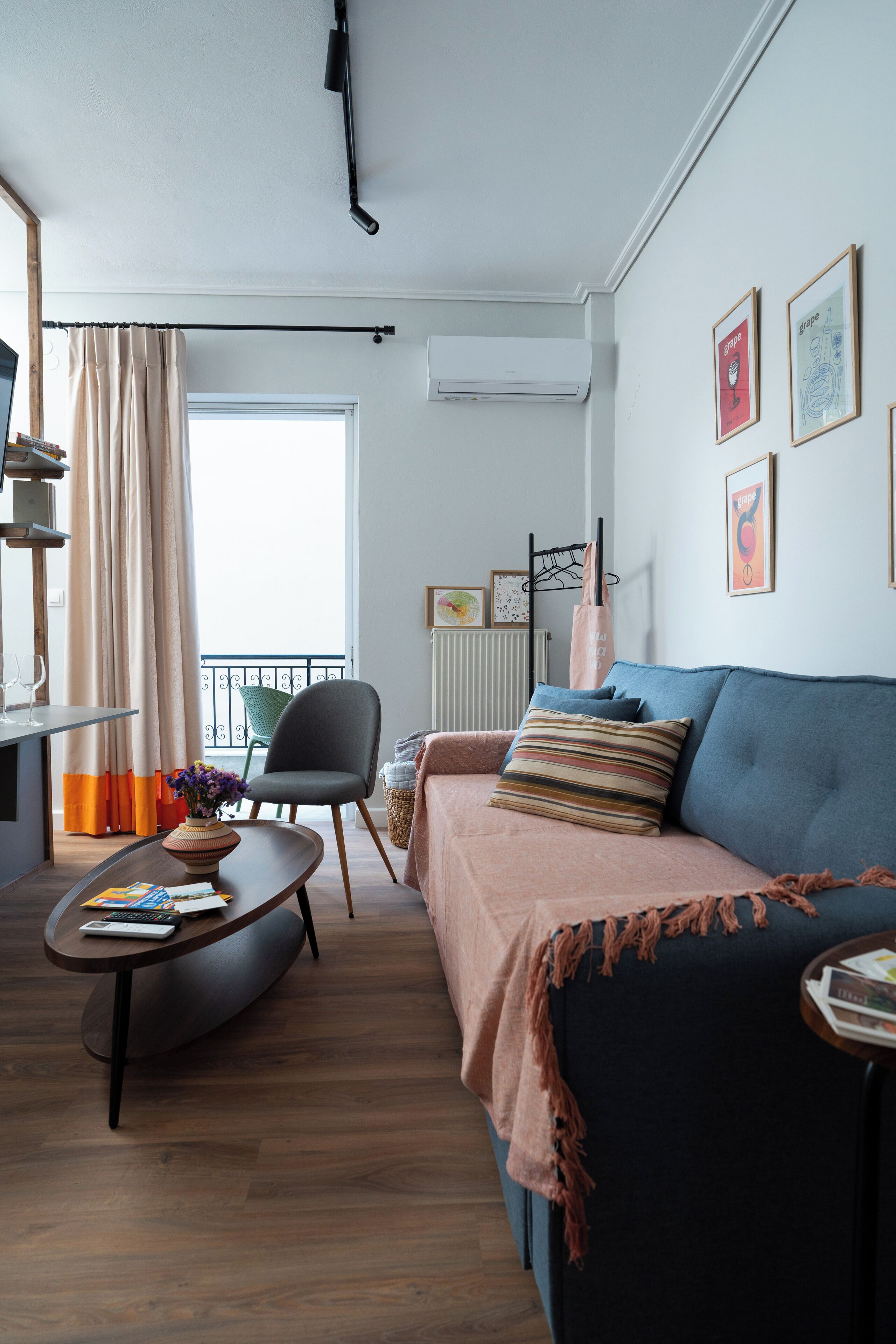 City Room, 1 Bedroom, Courtyard View | Living area | 42-inch Smart TV with digital channels, toys, books