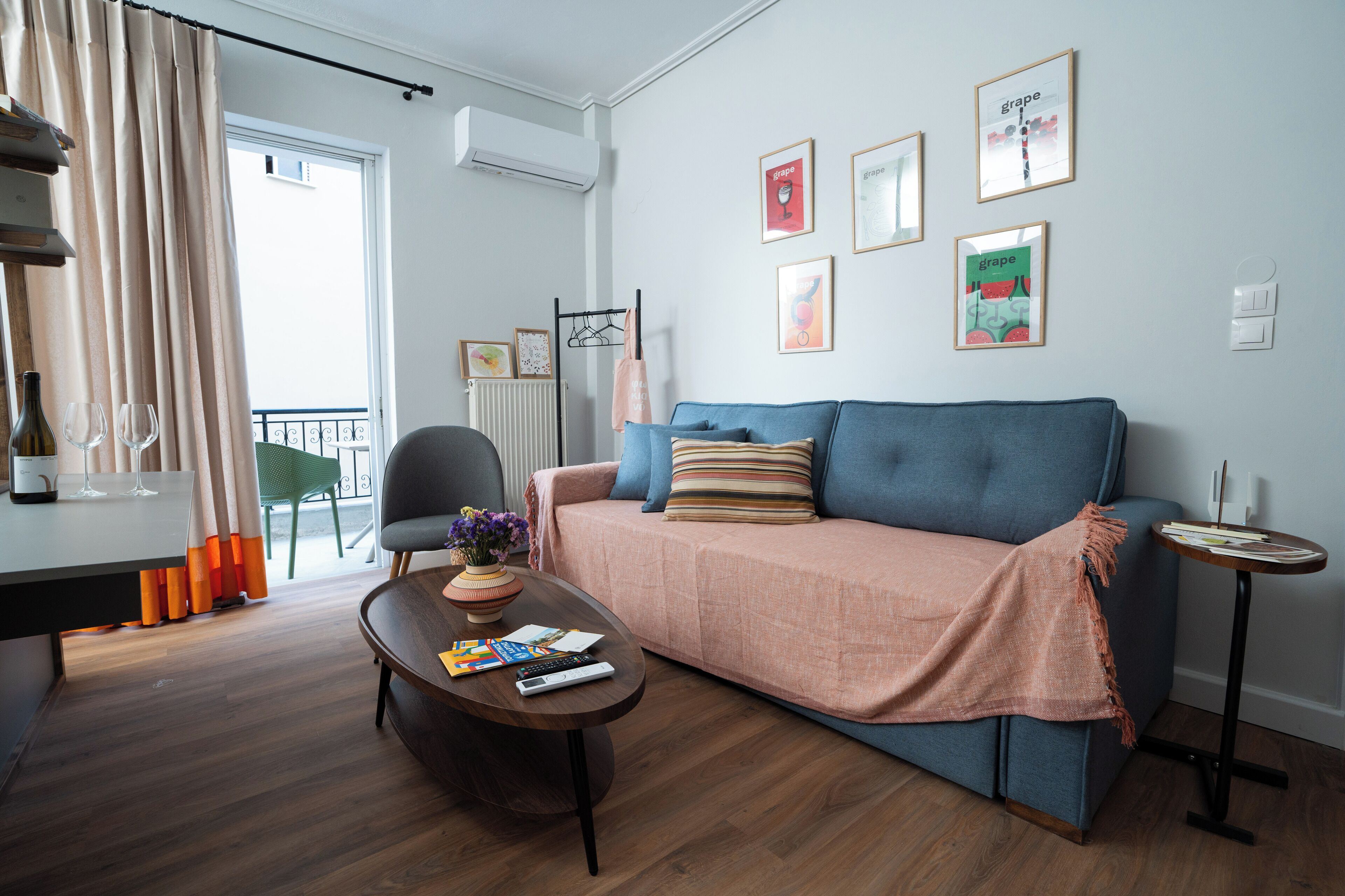 City Room, 1 Bedroom, Courtyard View | Living area | 42-inch Smart TV with digital channels, toys, books