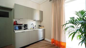Superior Apartment, Pets Allowed, City View | Private kitchen | Mini-fridge, stovetop, espresso maker, coffee/tea maker