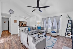 Smart TV, fireplace - Family Friendly - Game Room (Tobyhanna)