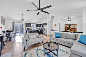 Smart TV, fireplace - Family Friendly - Game Room (Tobyhanna)