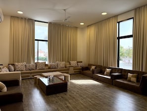 Fireplace, video games - Charming 3-Living room villa in brilliant Muwailha with AC, WiFi,Nature Enriched (Muwailha)