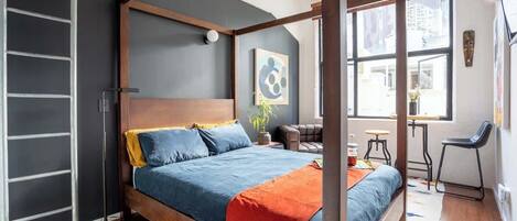 Desk, iron/ironing board, WiFi, bed sheets