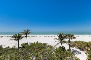 Na praia