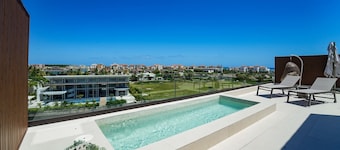 Spectacular Marina Penthouse w private rooftop