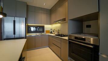 Fridge, microwave, oven, stovetop