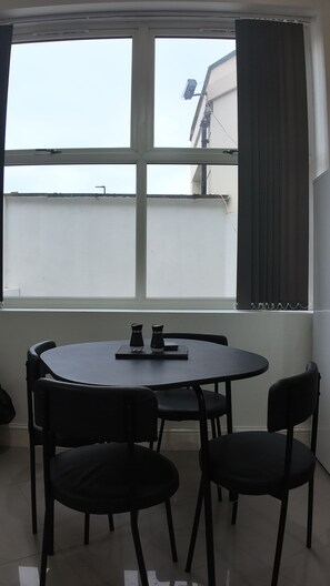 Dining - Spacious 2 Bed Apart with Patio in Camden WR201 (London)