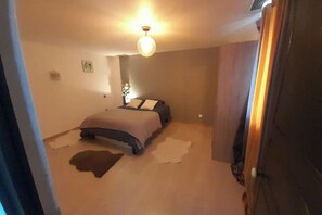 4 soverom, skrivebord, strykejern/-brett og wi-fi (inkludert)