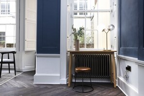 Interior - Contemporary 1-bed near Edinburgh Castle (Edinburgh)