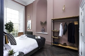 1 bedroom, WiFi, bed sheets - Superior 1st Floor Studio w/City Views (Edinburgh)