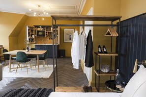 1 bedroom, desk, WiFi, bed sheets