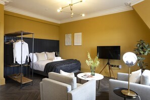 1 bedroom, desk, WiFi, bed sheets
