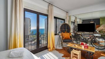 1 slaapkamer, een strijkplank/strijkijzer, reisbedje, internet