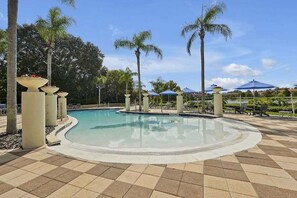 Sisäuima-allas, lämmitetty uima-allas