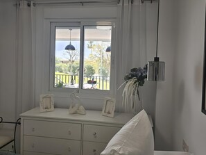 2 chambres, fer et planche à repasser, Wi-Fi gratuit, draps fournis