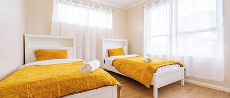 3 bedrooms, iron/ironing board, WiFi, bed sheets