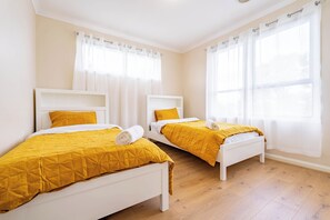 3 bedrooms, iron/ironing board, WiFi, bed sheets