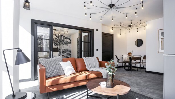 A modern living room with a sofa, coffee table, and a chandelier. - Laboratory Store: 2bed moments from Royal Mile (Edinburgh)