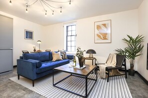 TV, offices - Engineering: Deluxe Studio w/City Views-2nd floor (Edinburgh)