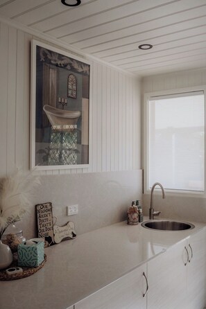 Een douche, handdoeken