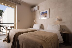 A hotel room with two beds, a balcony, and an air conditioning unit. - Plaza Hotel (Zakynthos)