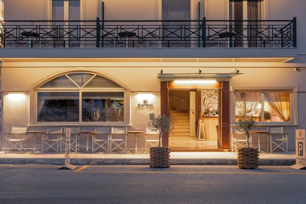 Front of property - Plaza Hotel (Zakynthos)