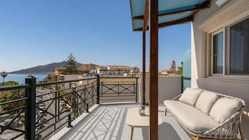 Junior Studio Suite, 1 Queen Bed, Sea View | Terrace/patio