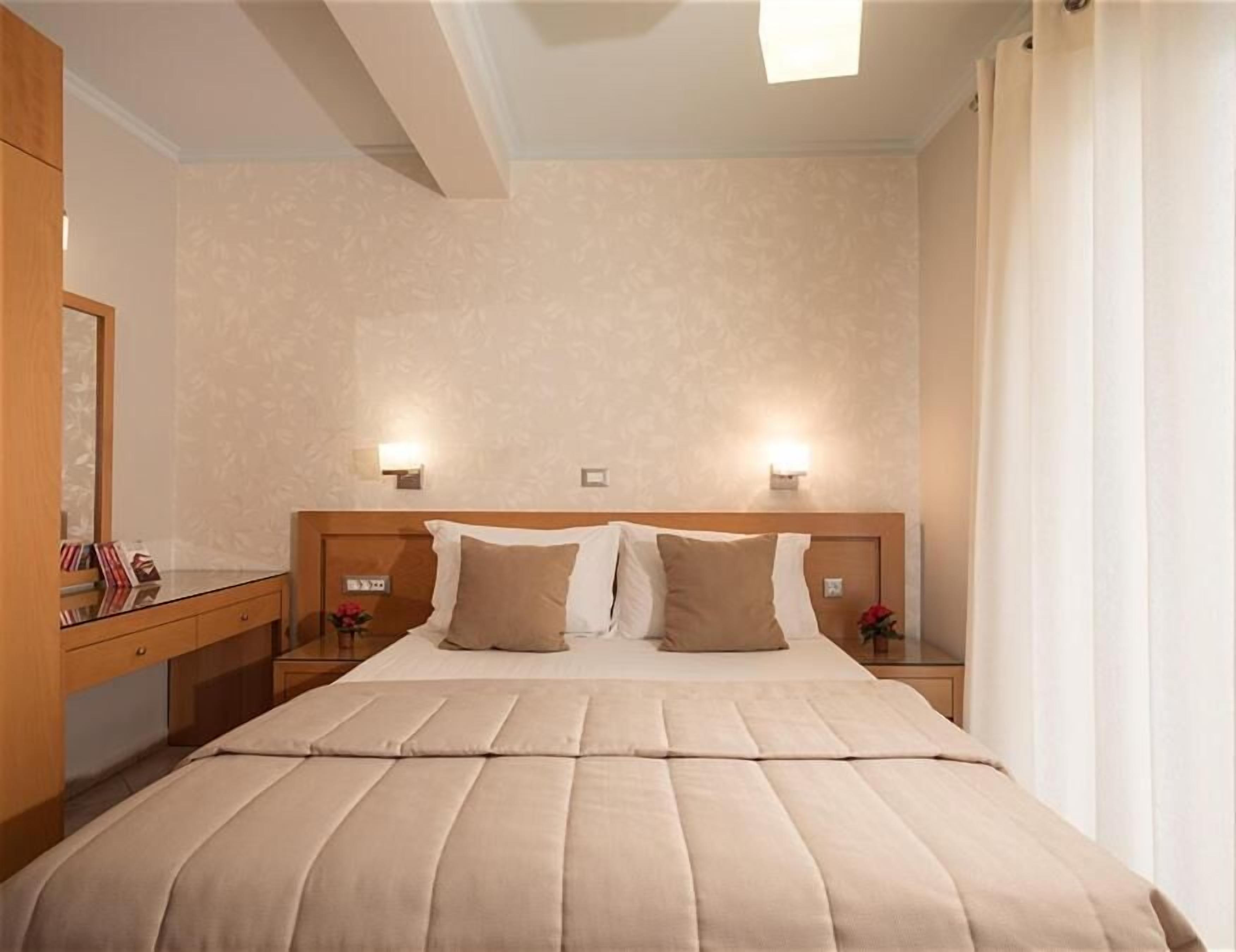 Photo - Plaza Hotel