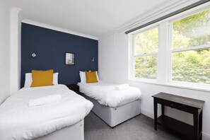 1 bedroom, desk, iron/ironing board, WiFi - Family Room at Haymarket (Edinburgh)