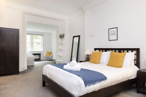 1 bedroom, desk, iron/ironing board, WiFi