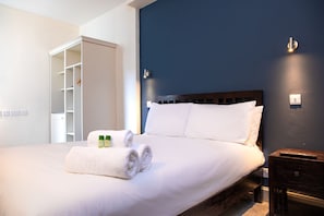1 chambre, fer et planche à repasser, Wi-Fi, draps fournis