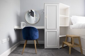 1 bedroom, desk, iron/ironing board, WiFi