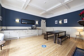 Dining - Haymarket - Single bunk room (Edinburgh)