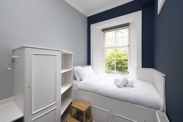 1 bedroom, desk, iron/ironing board, WiFi