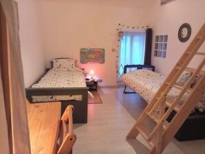 3 chambres, fer et planche à repasser, lit parapluie, draps fournis