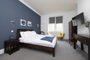 1 bedroom, desk, iron/ironing board, WiFi