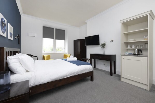 1 bedroom, desk, iron/ironing board, WiFi