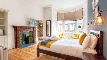 1 bedroom, desk, iron/ironing board, WiFi