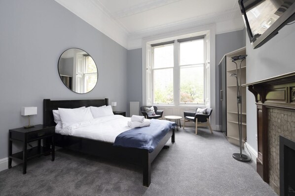 1 slaapkamer, een strijkplank/strijkijzer, wifi, beddengoed