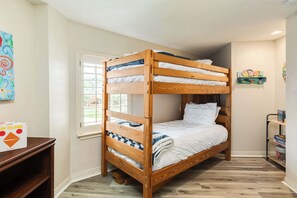 4 bedrooms, WiFi, bed sheets - Beachy Days, Starry Nights Seabreeze Oasis Awaits! (Surfside Beach)