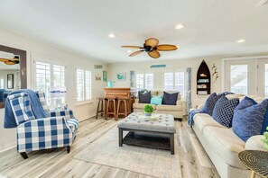 TV, offices - Seabreeze Oasis - Beachy Days, Starry Nights! (Surfside Beach)