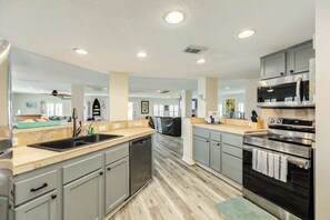 Fridge, microwave, oven, stovetop - Beachy Days, Starry Nights Seabreeze Oasis Awaits! (Surfside Beach)