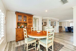 Dining - Beachy Days, Starry Nights Seabreeze Oasis Awaits! (Surfside Beach)